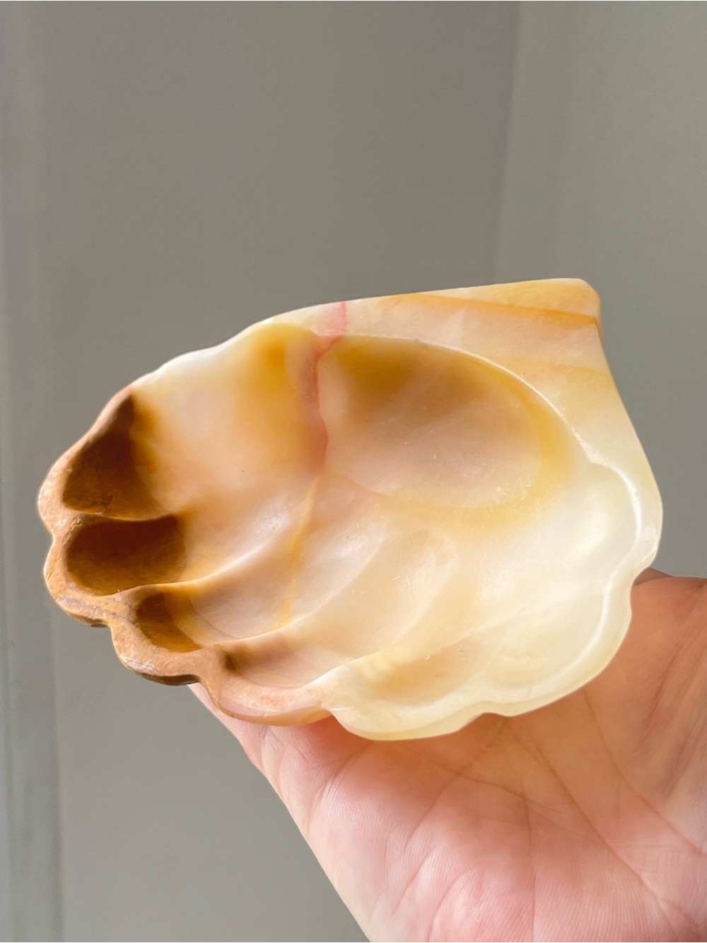 Vintage Hand-Carved Shell Agate Decorative Dish - Cream and Honey